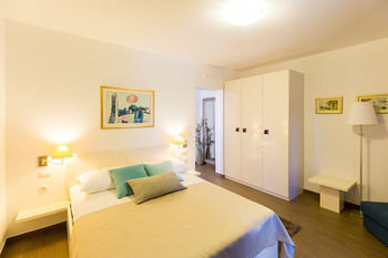 Tara Apartman