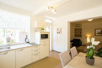 Tara Apartman *